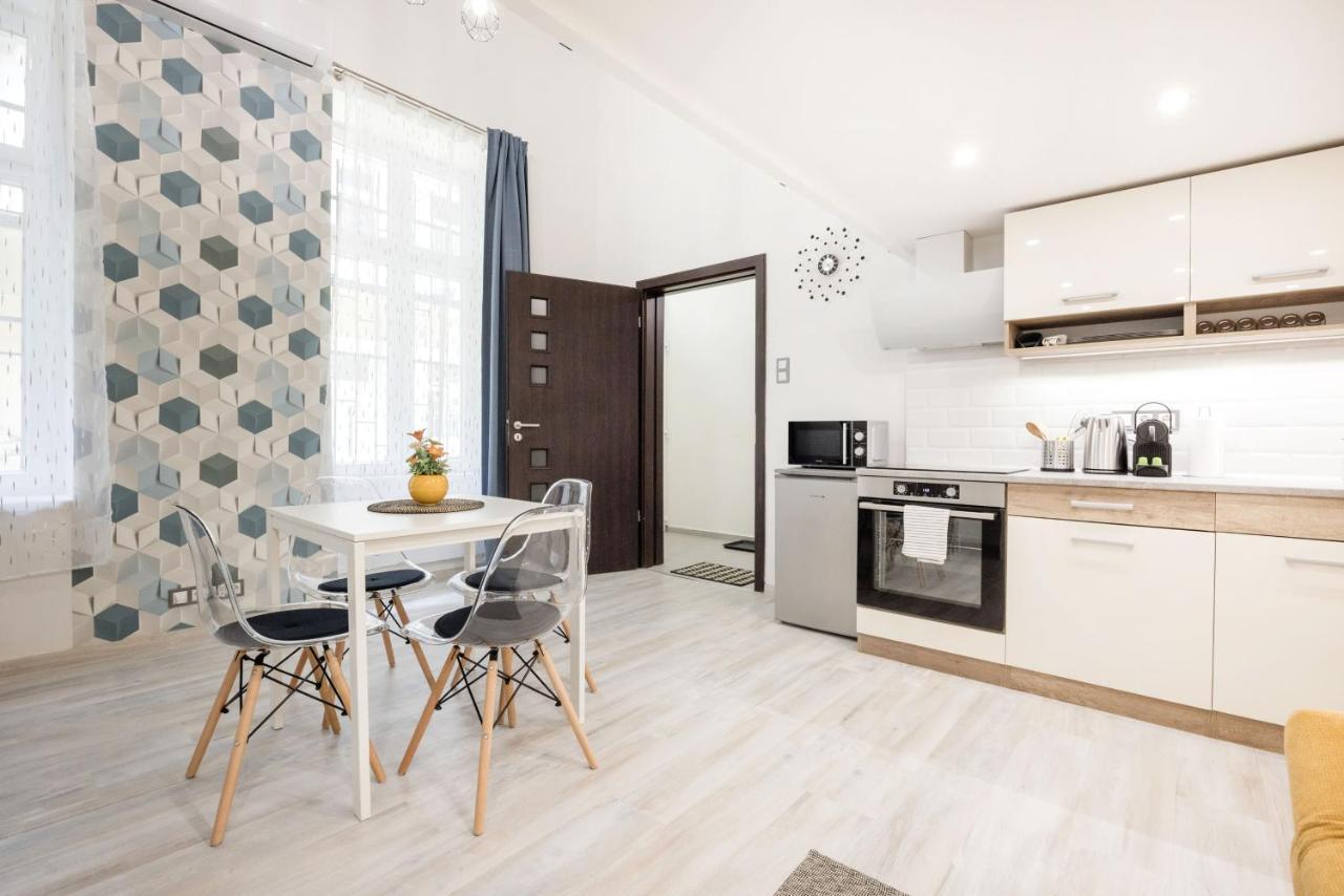 Mirror Apartments บูดาเปสต์ ภายนอก รูปภาพ