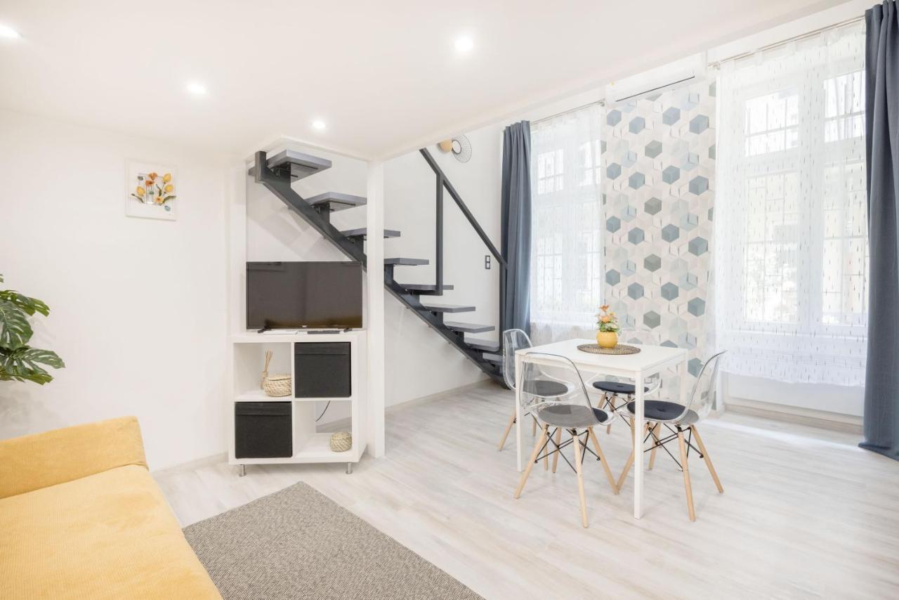 Mirror Apartments บูดาเปสต์ ภายนอก รูปภาพ